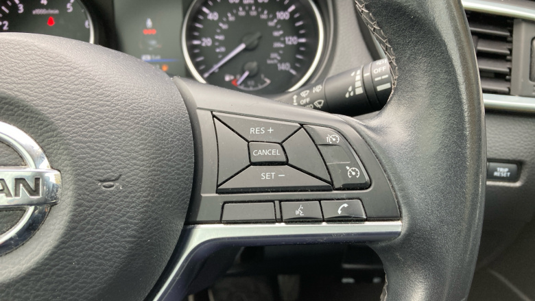 Nissan Qashqai 1.3 DiG-T N-Motion 5dr Petrol Hatchback